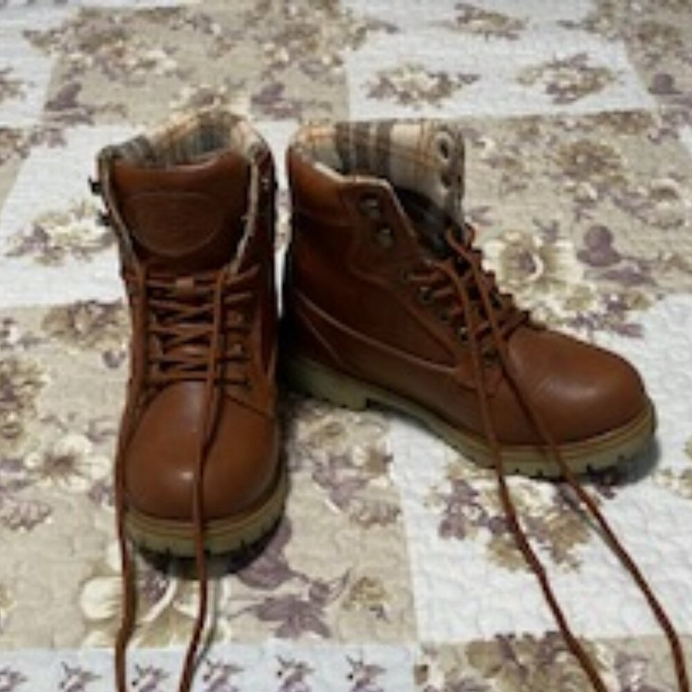 Women's Size 7 Lugz Boots